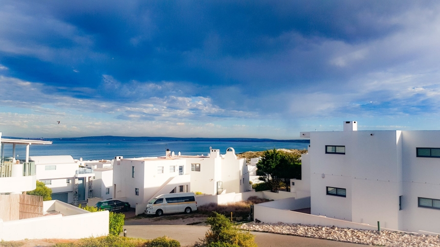 To Let 5 Bedroom Property for Rent in Paradise Beach Western Cape